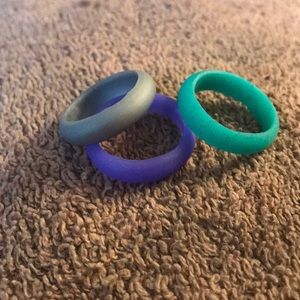 💥💥💥SOLD💥💥💥Set of 3 silicone rings Sz 7